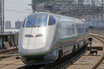 山形のミニ新幹線車両が新潟へ！1編成しかない「レア車両」が上越新幹線と並ぶ 9月にイベント開催