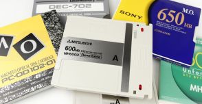肉眼でも情報が読める？ISO規格化第1世代の光磁気ディスク 5.25インチMO「130mm書換形光ディスクカートリッジ」（600/650MB、1989年頃～）：ロストメモリーズ File039