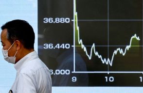 日経平均は下げ一服、1700円超安　自律反発は来週に持ち越し