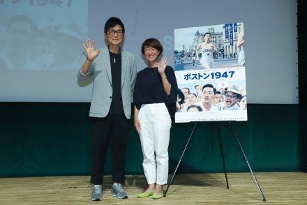 カン・ジェギュ監督、映画「ボストン1947」来日舞台挨拶に登場…ソン・ギジョンさんのご令孫に会い感極まる