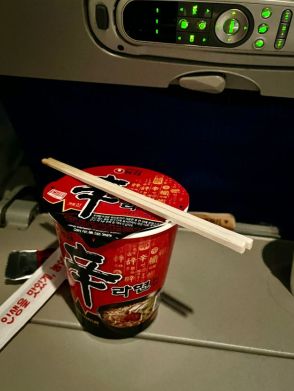 大韓航空「辛ラーメン」提供を取りやめ…背景に航空業界が震かんした“ある事故”が