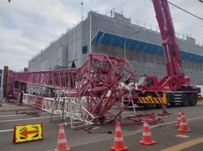 30メートルアームのクレーン車横転、道路塞ぐ　札幌の病院工事