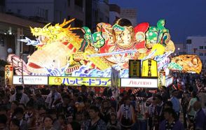 みちのくの夏の夜空彩る武者人形　青森で「青森ねぶた祭」開幕