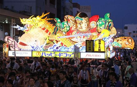 みちのくの夏の夜空彩る武者人形　青森で「青森ねぶた祭」開幕