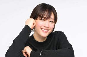 ＜綾瀬はるか＞ベスト写真集も話題　「週刊文春」原色美女図鑑に水着ショット　「ハワイと言ったらこれ！」