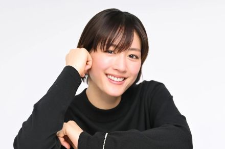 ＜綾瀬はるか＞ベスト写真集も話題　「週刊文春」原色美女図鑑に水着ショット　「ハワイと言ったらこれ！」