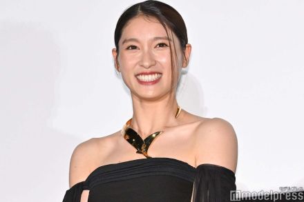 土屋太鳳、Snow Manラウールの役名で誤って自己紹介「映画で言いすぎました」黒ドレスで美デコルテ＆背中際立つ【赤羽骨子のボディガード】