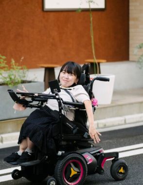 「みんなは歩いているのに私は歩けない」難病で幼い時から車いす生活を送る少女　自身の体を受け入れ立ち向かう原動力とは
