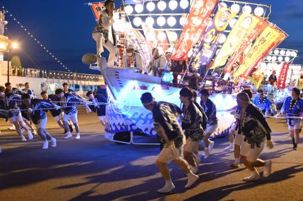 大漁ばやし 威勢よく　くしろ港まつり盛大に開幕