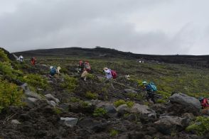 富士山ですでに6人が死亡　「せっかく来たから」と救助隊員に2次遭難の恐れがあるほどの暴風雨で登山続行