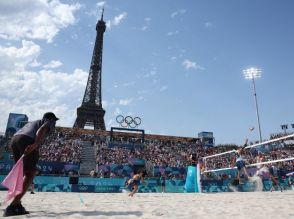 「ブラジル人にとってもこの暑さは異常よ」“気温36度”暑すぎパリ五輪の大問題…ビーチバレー会場で選手に直撃「東京とどちらが暑かった？」