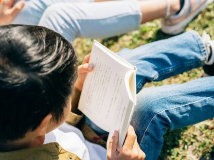 「賢い子に育てたいなら…」東大卒がすすめる、読書習慣が身につく「とっておきの一言」