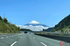 目の前に「富士山ドーン！」の道は意図的に作られた!? 「設計者からの贈り物」と呼ばれる山アテ道路とは？