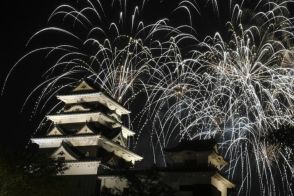 大輪3000発、水郷の夜空彩る　大洲で花火大会（愛媛）