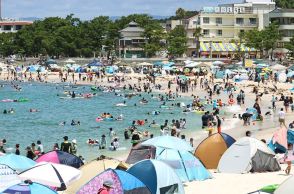 海水浴客数、前年比３万人減　猛暑の影響か ７月の和歌山県白良浜