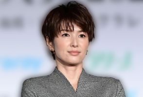 ＜アンメット＞吉瀬美智子がひっつめ髪で「最後の津幡師長ヘア～やってみた」　ショート宣言も