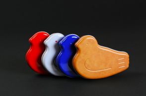 「鳩サブレーが割れずに持ち運べる」鳩の日だけの限定品！「鳩サブレー 1枚入缶セット」が4色展開で5年ぶりに発売