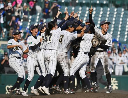 女子高校野球決勝、神戸弘陵が2連覇　強さの秘訣は「基本のドリル」