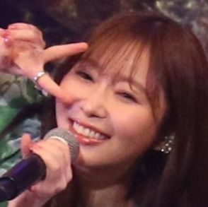 「時計、ブレスレット、指輪、凄い数」指原莉乃の〝ほろ酔い〟ショットが大反響「インテリお姉さん」「はにかんだ感じがいいね」