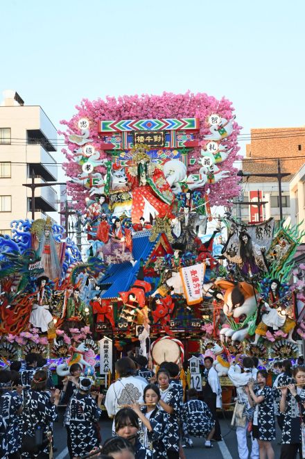 八戸三社大祭　「お還り」絢爛