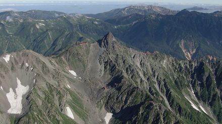 北アルプス槍ヶ岳　高校登山部の男子生徒（15）が熱中症の症状で行動不能に　発熱やけいれん　消防ヘリで救助