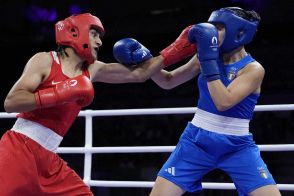 性別騒動の女子ボクサー、メダル確定　準々決勝で”フルマーク”圧勝　試合後は涙も