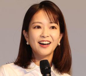 テレ朝下村彩里アナ、ノースリーブ姿で衣装へのこだわり明かす「暗い中での取材も多いので…」