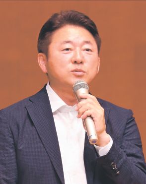 舞の海さん「朝乃山を県民で励まして」　富山でウェルプラス倶楽部例会