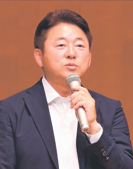 舞の海さん「朝乃山を県民で励まして」　富山でウェルプラス倶楽部例会