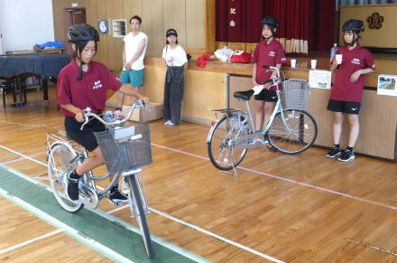 自転車安全に乗るよ　児童が走行技術と知識競う大会出場へ　練習重ね「一つ一つ真剣に」