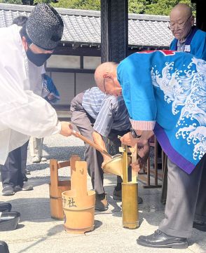 埼玉にもある4年に1度の行事　きょう鶴ケ島で「脚折雨乞」　前日に群馬の神社で「戴水の儀」　街中を3トンの龍蛇が練り歩く　前回は新型コロナの影響で見送り8年ぶりの開催に