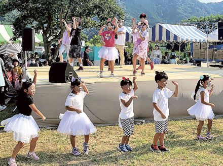 猫になりきり踊るニャン　「言葉話す猫」伝説残る函南で恒例行事