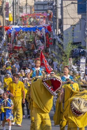 神社行列、荘厳に　真夏日の中、お還り　八戸三社大祭