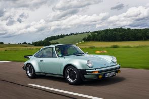 「ドッカンターボ」の凄まじさ　930ターボから992ターボまで歴代モデルを一気乗り　ポルシェ・ターボの50年！