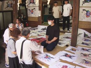 飛騨高山の夏の風物詩「馬頭絵馬市」にぎわう　岐阜県高山市