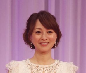 「ほんとに50代ですか？」渡辺美奈代、美脚際立つミニワンピ＆ブーツコーデに称賛の声続々