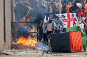 英国で反移民暴動が全土に拡大　日本大使館も注意呼びかけ