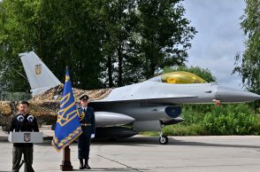 ウクライナ大統領、F16戦闘機を公開　支援に謝意「不可能が現実に」