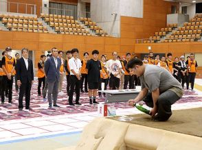 大相撲夏巡業「砺波場所」の安全と成功祈願　富山県西部体育センターで土俵祭り