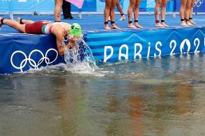 パリ五輪開催に壁画で皮肉「ゴミのクロール」　セーヌ川汚染も話題…米紙「感情表現でアートを」