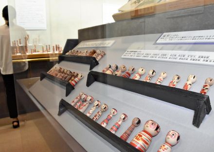 かわいらしい！小さな「こけし」人気　福島・西田記念館で企画展