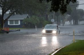 「デビー」急速に発達、フロリダ上陸前にハリケーンに　大雨の恐れ