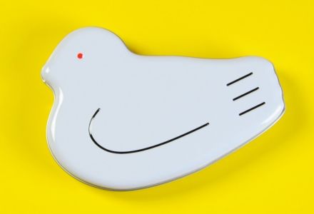 8月10日「鳩の日」限定「鳩サブレー1枚入缶セット」オンラインストア・各店舗で販売、缶4色それぞれの内側に春夏秋冬イラスト/豊島屋 創業130年