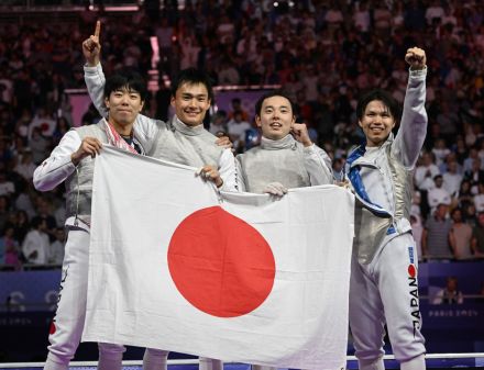 【パリ五輪】史上初！男子フルーレ団体で悲願の金メダル　日本チーム4人がコメント「いまだに夢みたいです！」