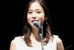 鷲見玲奈さん、親子お揃いコーデ披露 子どもの目元公開で「そっくり」「可愛い」の声