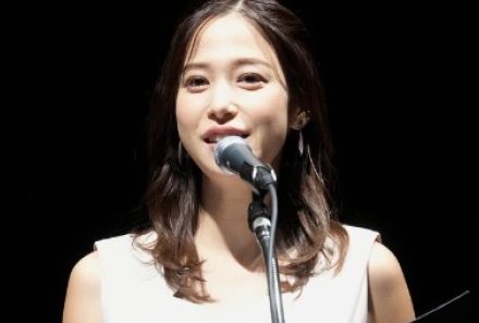 鷲見玲奈さん、親子お揃いコーデ披露 子どもの目元公開で「そっくり」「可愛い」の声