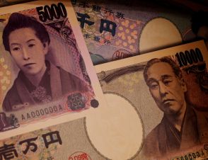 午後3時のドルは一時141円台へ急落、1年8カ月ぶりの大幅安