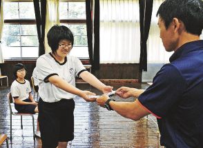 熱中症対策に梅干し配る　救命講習で、うめ振興協議会、和歌山