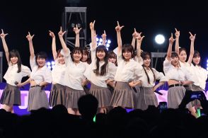 “現役女子大学生アイドル”フジコーズがAKB48の夏曲をサプライズでパフォーマンス＜TIF＞