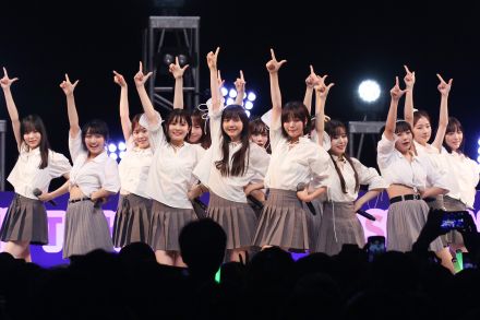 “現役女子大学生アイドル”フジコーズがAKB48の夏曲をサプライズでパフォーマンス＜TIF＞